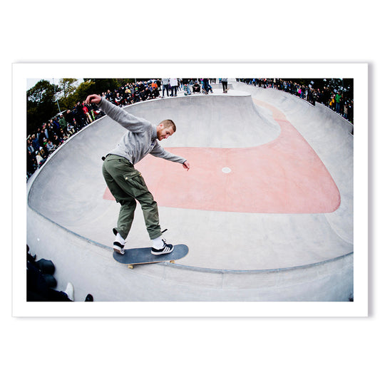 Fredrik GustafssonBackside smithgrind, Örebro Skatepark 2015 - 50x70cm - Foto: Filip Erlind